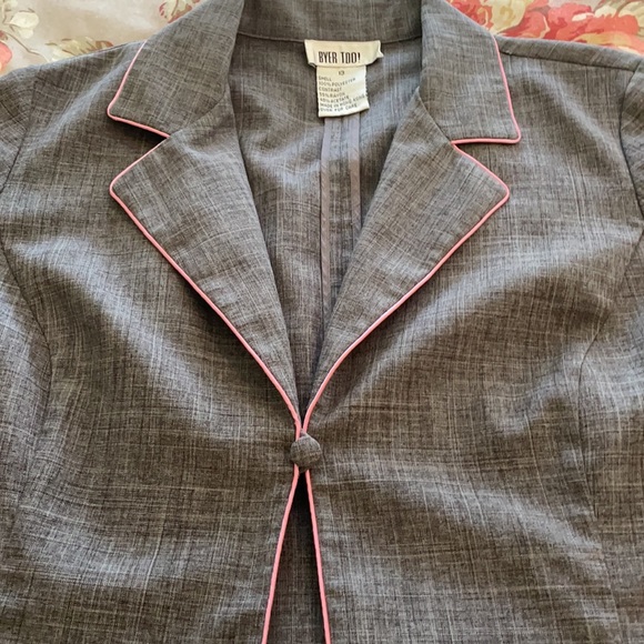 Adorable Grey Pleated Skirt and Jacket - Picture 4 of 6